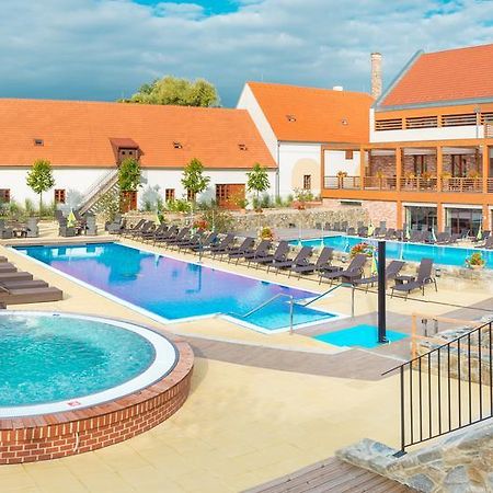 Hotel Zamek Valec Vladislav Exteriör bild