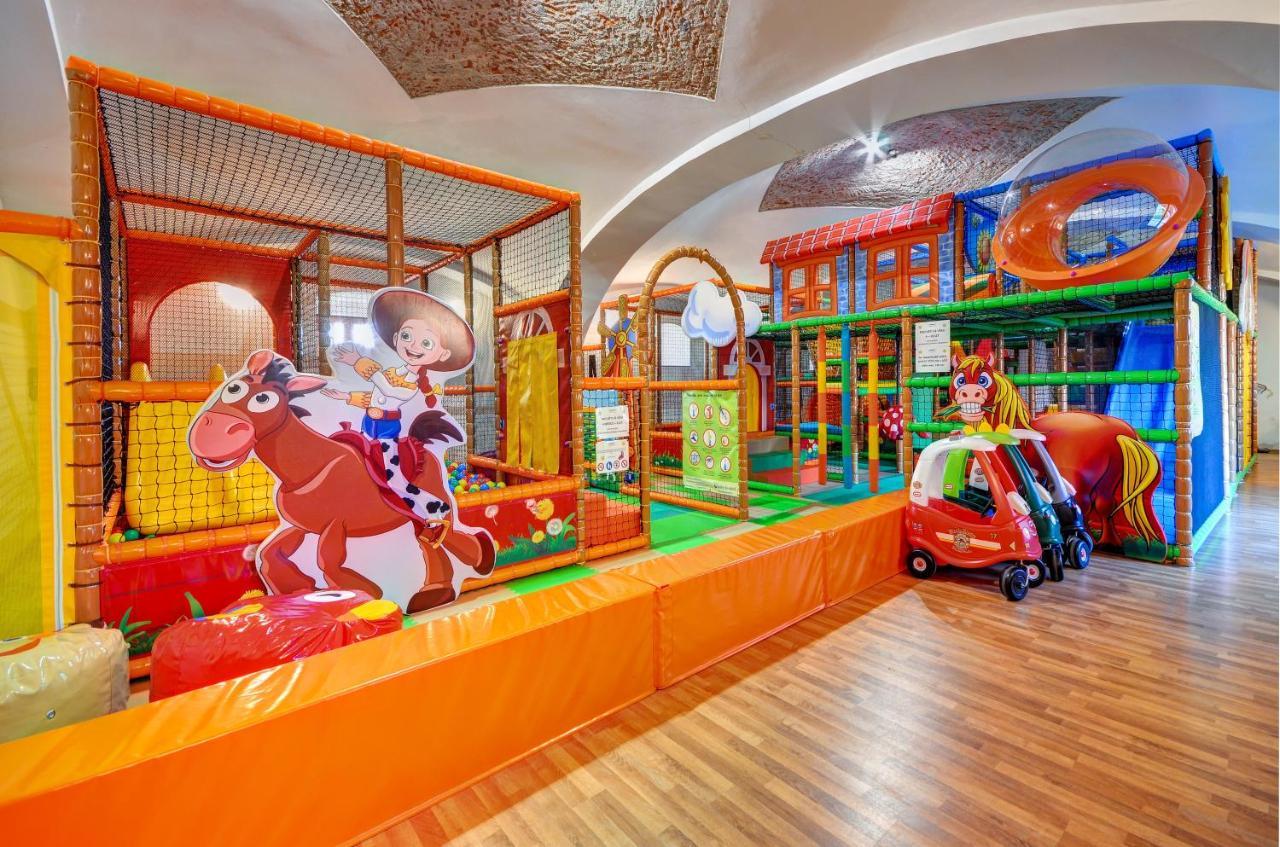 Hotel Zamek Valec Vladislav Exteriör bild