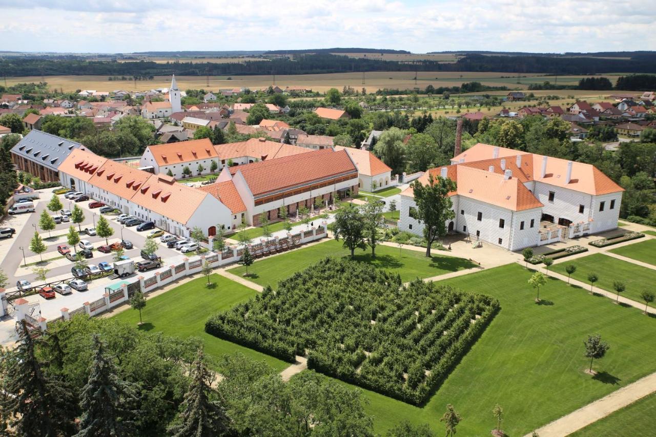 Hotel Zamek Valec Vladislav Exteriör bild