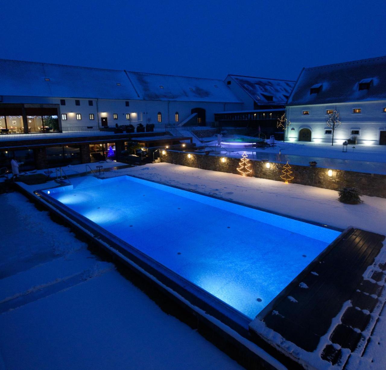 Hotel Zamek Valec Vladislav Exteriör bild