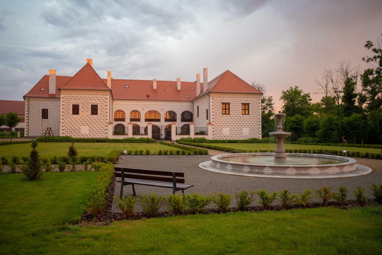 Hotel Zamek Valec Vladislav Exteriör bild